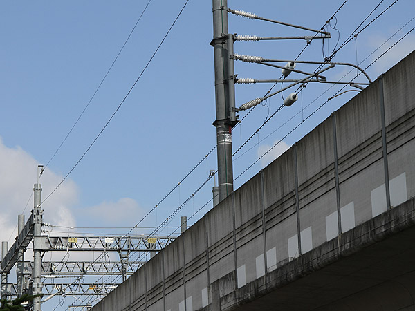 新軽井沢き電区分所の上り出口側エアセクション